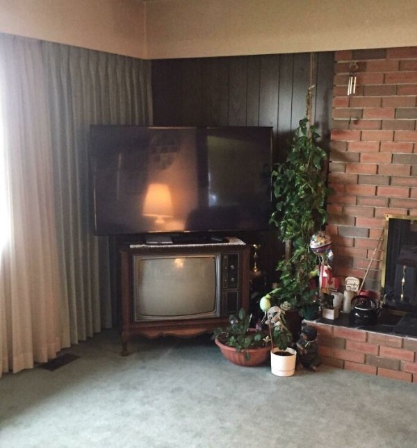 cool pics - old television used as stand for new television