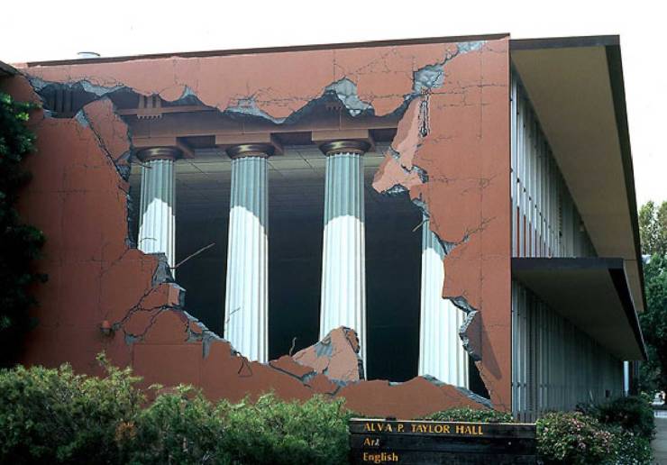 cool pics - mural that looks like brick building crumbling