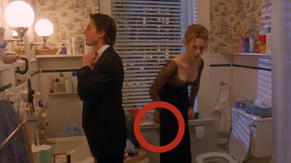 Eyes Wide Shut (1999).
In this bathroom shot, film equipment is visible on Nicole Kidman’s thigh.