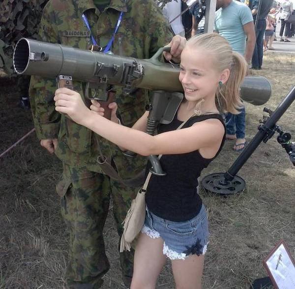 funny pics and memes - little girl learning to fire rocket launcher