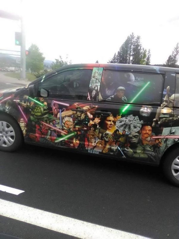 funny pics and memes - van with giant star wars mural