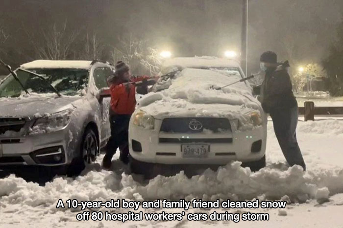 feel good pics - A 10yearold boy and family friend cleaned snow off 80 hospital workers cars during storm