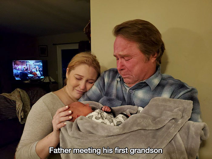 feel good pics - Father meeting his first grandson