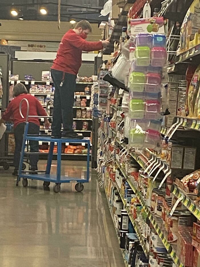 funny construction fails - supermarket worker balancing on wheel cart