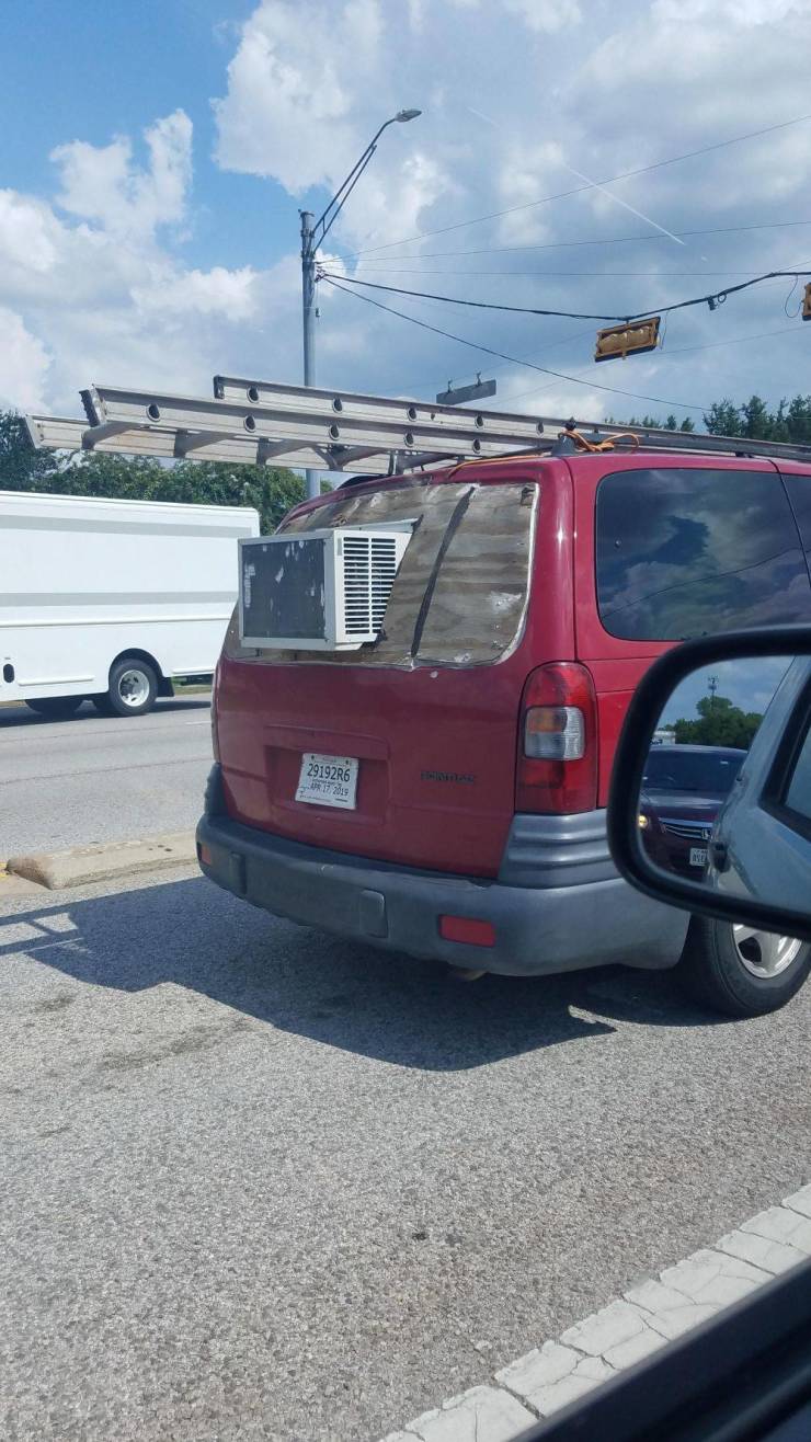 funny pics - car with air conditioner unit stuck in the back window
