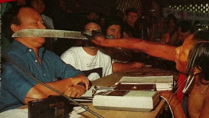 Tuira, a Kayapó Elder, Threatens Eletronorte Chief Engineer to Protest a Dam that would Flood her Ancestral Lands (1989)