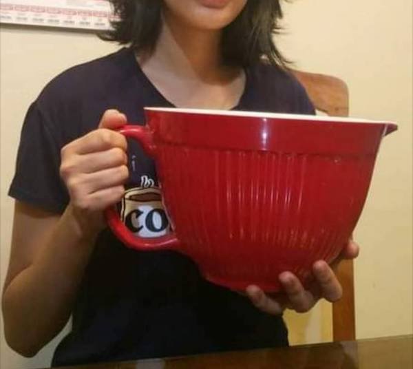 funny pics - woman drinking from gigantic red tea cup