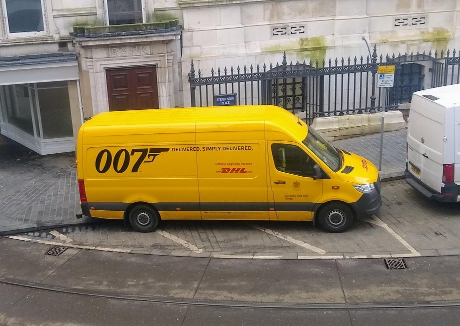 commercial vehicle - Bank Sterenson Place Rir Delivered. Simply Delivered. 007 Official Logistics Partner Dp