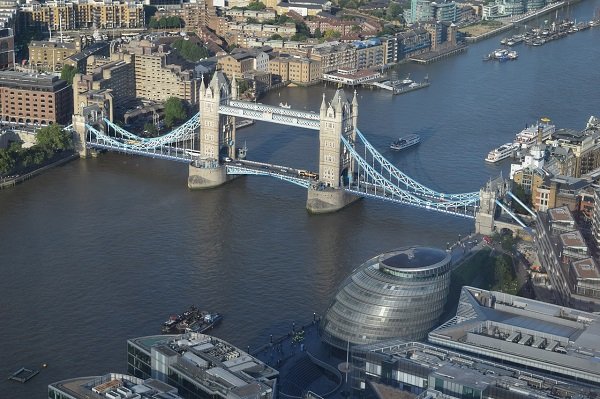 If you were around in 1684, you’d have been able to walk across the River Thames. Why? It was so cold that year that the river froze solid for 2 whole months. The same thing happened to the Mississippi river in 1899, when the entirety of it froze solid.