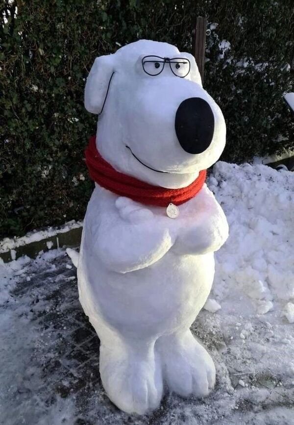 funny pics - snow sculpture looks like brian the dog from family guy