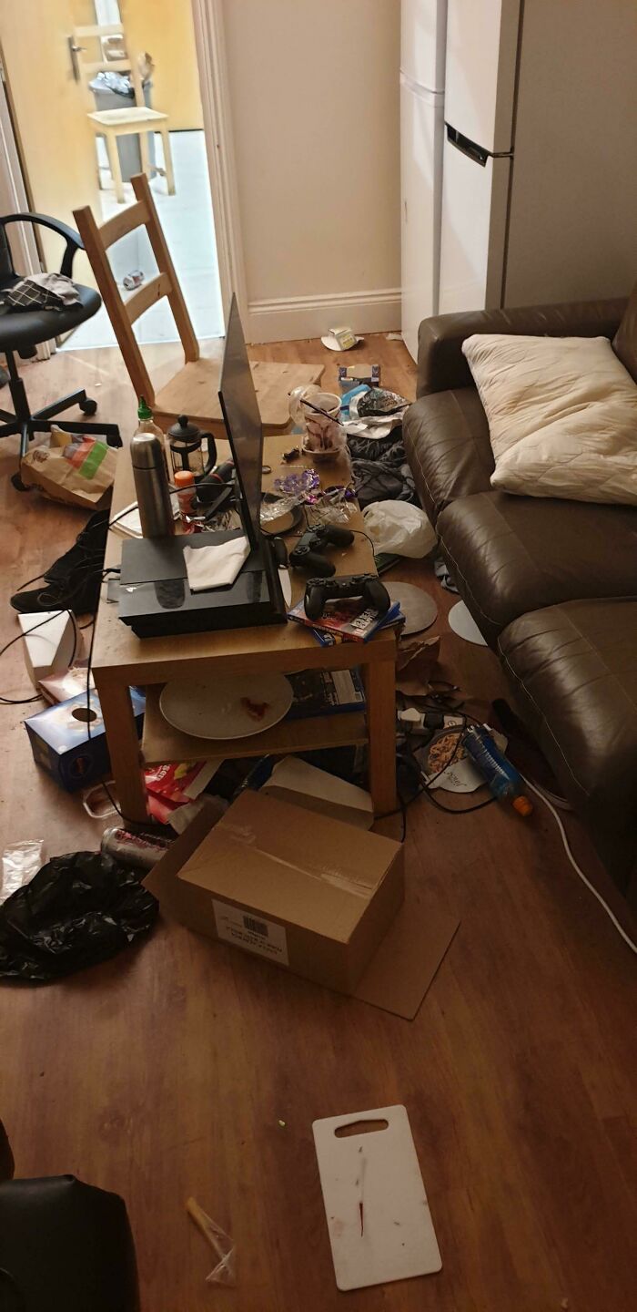 funny bad roommate pics - gross messy living room
