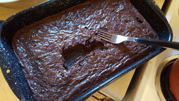 funny bad roommate pics - fork eating brownie from the center of the pan