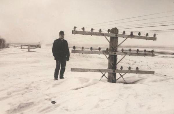 cool stuff - north dakota blizzard 1966 snow high enough to reach powerlines