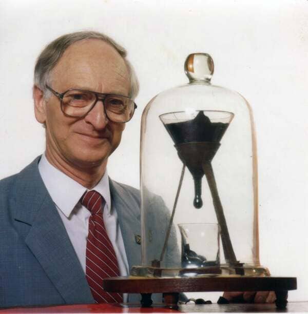 university of queensland pitch drop experiment