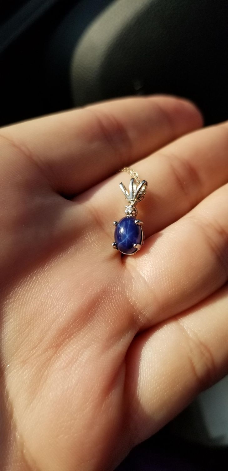 Someone found a beautiful 18k gold chain and star sapphire pendant with a diamond accent for $5.