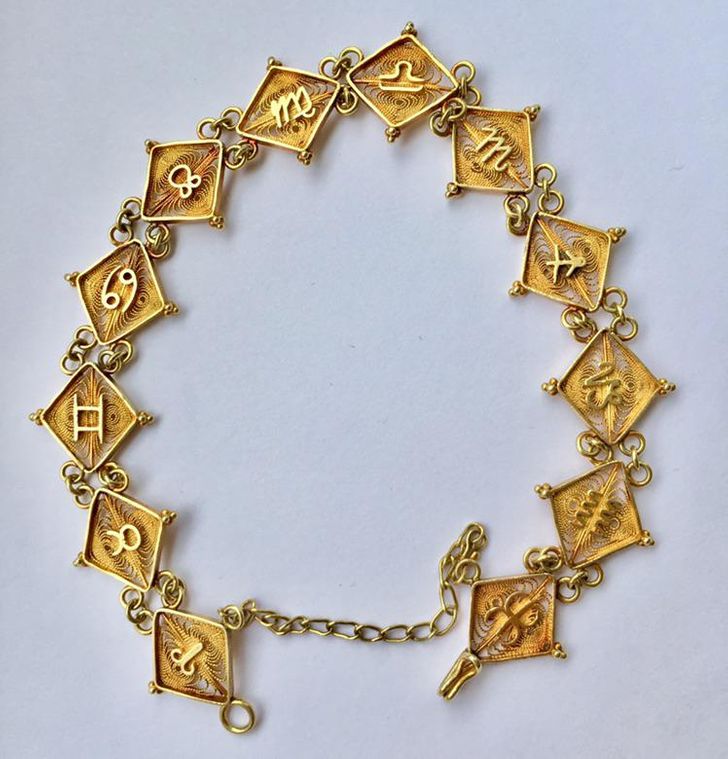 “Found this unmarked 18k gold bracelet for $5.”