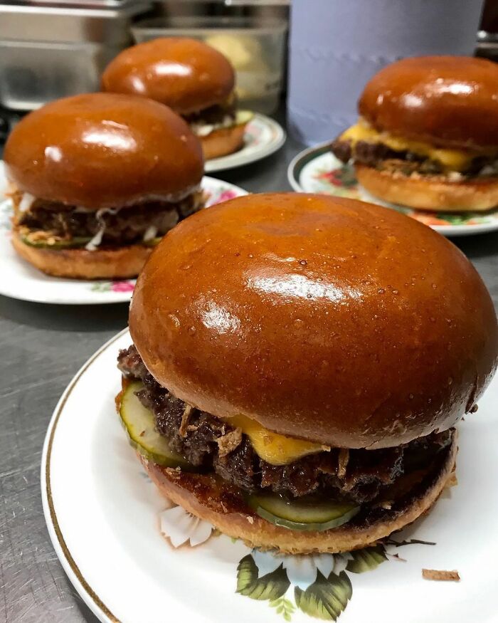 Looks delicious? One cheeky influencer thought so too, which is why they tried to get lots of free food for their pals from the ‘Four Legs’ restaurant in Islington