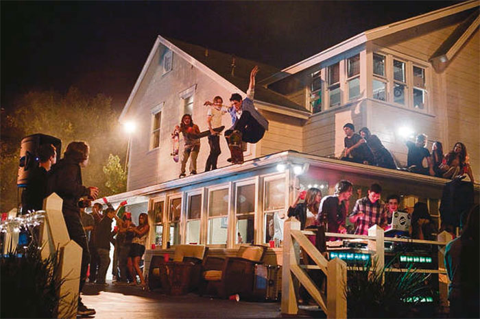 bad house guest habits - people partying on a house