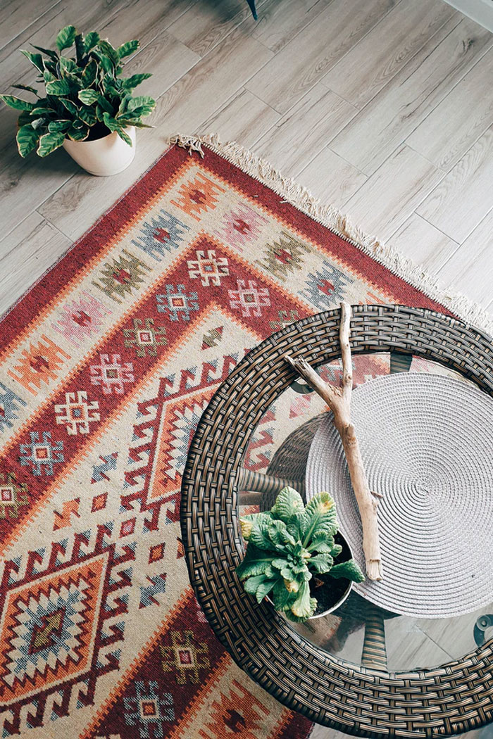 bad house guest habits - nice rug in house