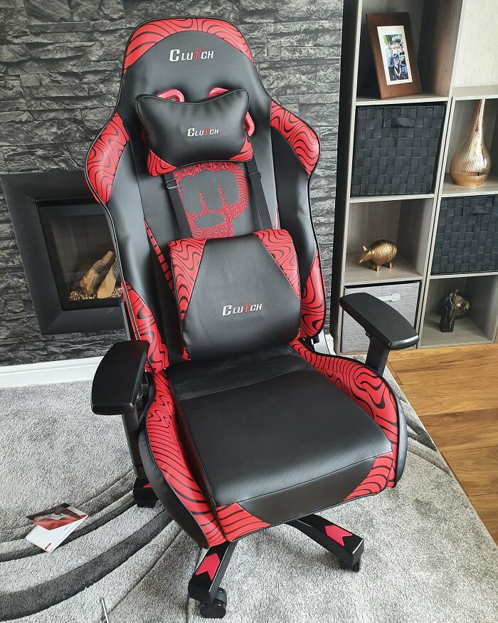 bad house guest habits - red and black gaming chair