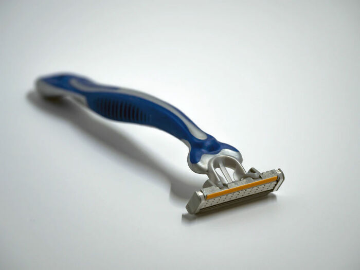 bad house guest habits - shaving razor