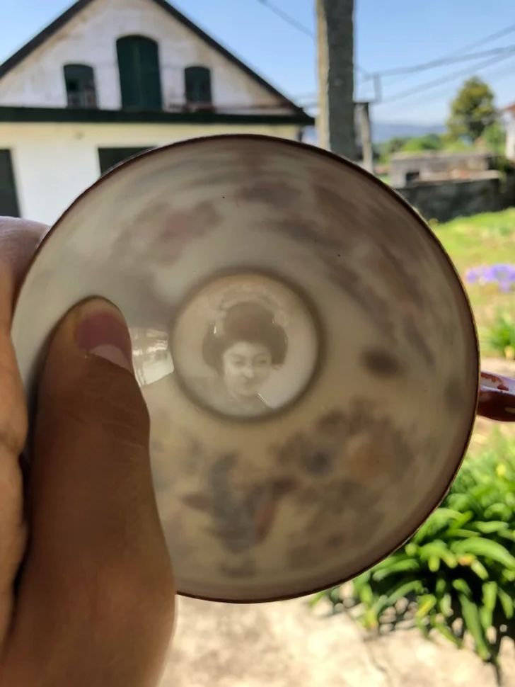 “This cup reveals a picture of a woman when it‘s held up into the light.”