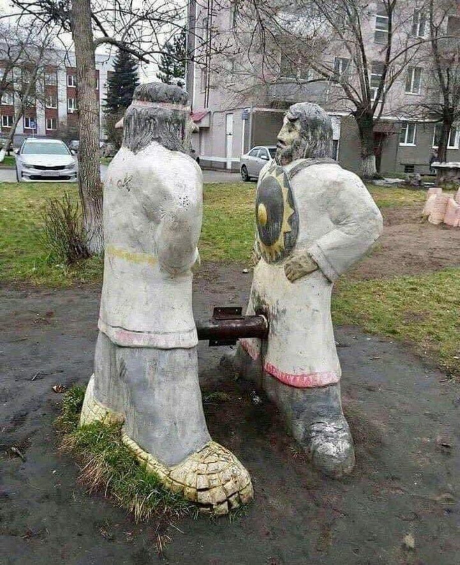 funny pics and memes - statues connecting penises