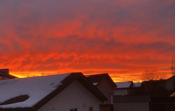 funny pics and memes - red sunset sky behind houses