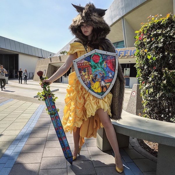 funny pics and memes - beauty the beast slayer cosplay