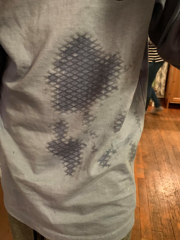 My brother has a Vans shirt, and when wet it displays the pattern on Vans shoes.