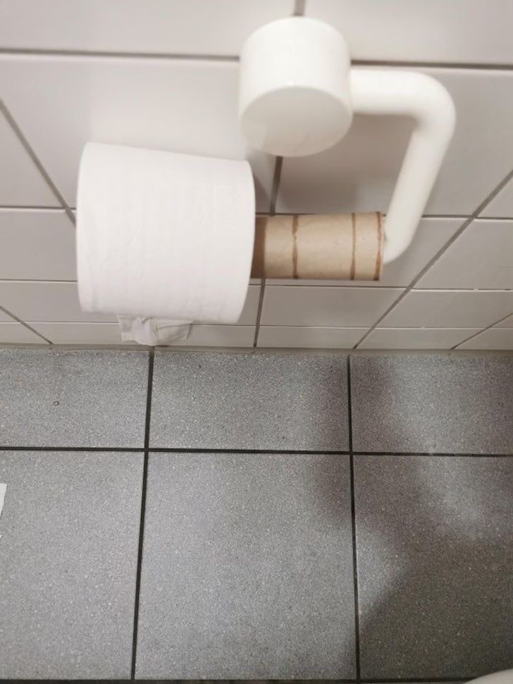 22 People Who Had One Job and Failed.