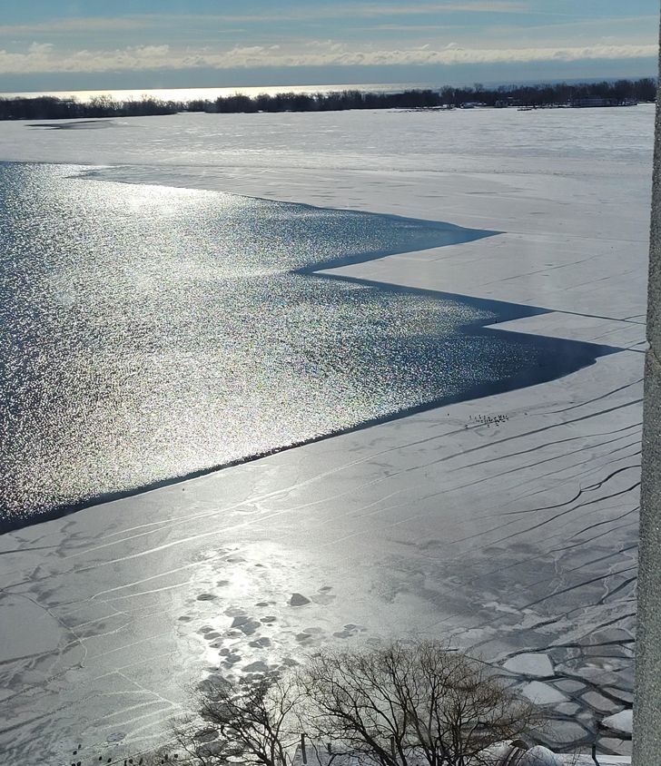 Ice on the surface of Lake Ontario somehow has perfect right angles.