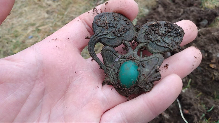 “I found this belt buckle while metal detecting.”