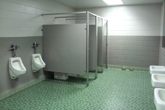 social etiquette rules - bathroom stalls