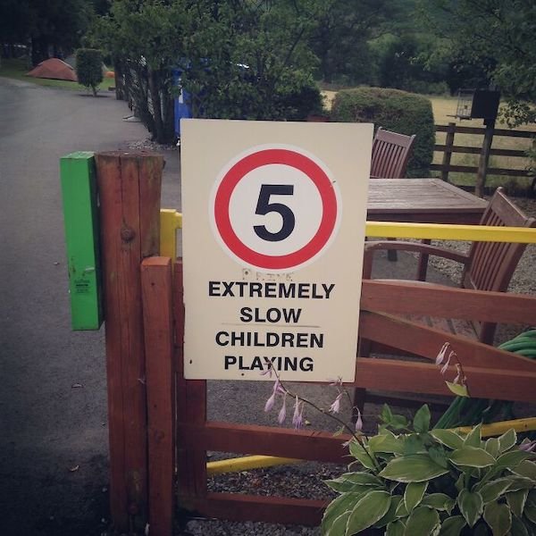 funny spelling fails - poorly designed signs - 5 Extremely Slow Children Playing