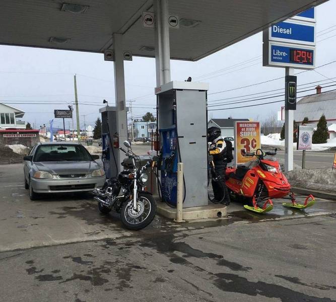 funny pics - meanwhile in canadar