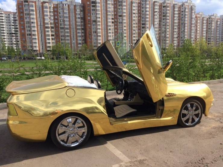 funny pics - gold sports car
