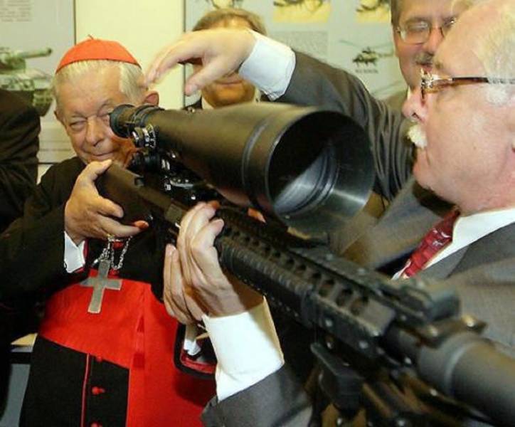funny pics - person helping religious person hold giant sniper rifle
