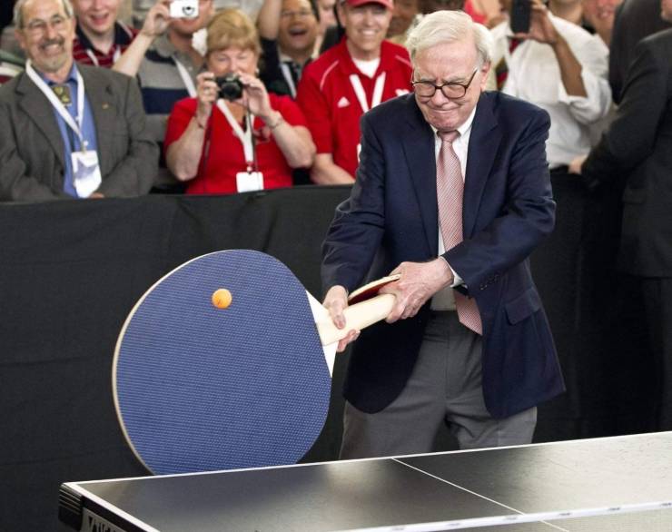 funny pics - ping pong funny giant ping pong paddle warren buffet