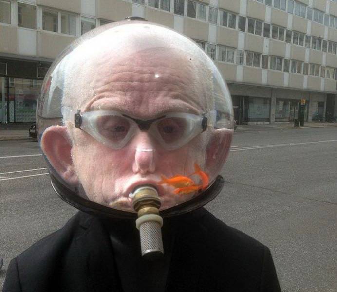 funny pics - guy wearing fish bowl on his head