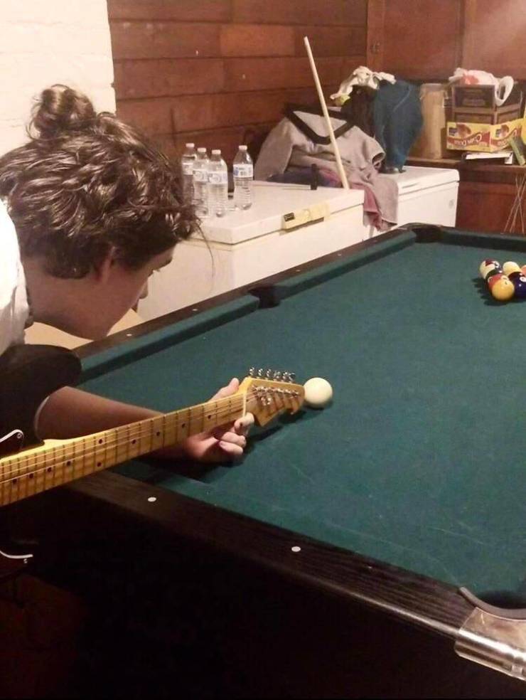 funny pics - playing billiards pool with guitar