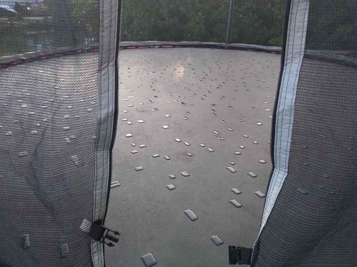 cool pics - square water droplets on trampoline