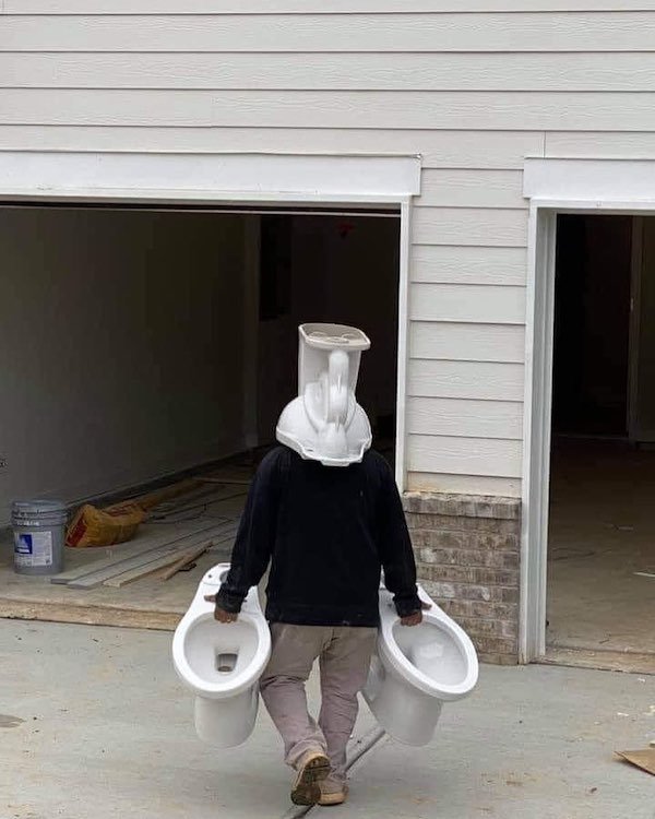 funny fails - guy carrying three toilets and one is on his head
