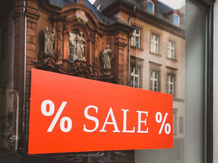 Discounts and allowances - % Sale %