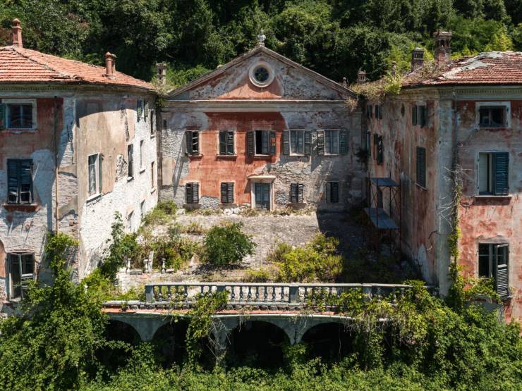 “Abandoned 400-year-old estate in Italy that was home to the youngest sister of Napoleon Bonaparte.”