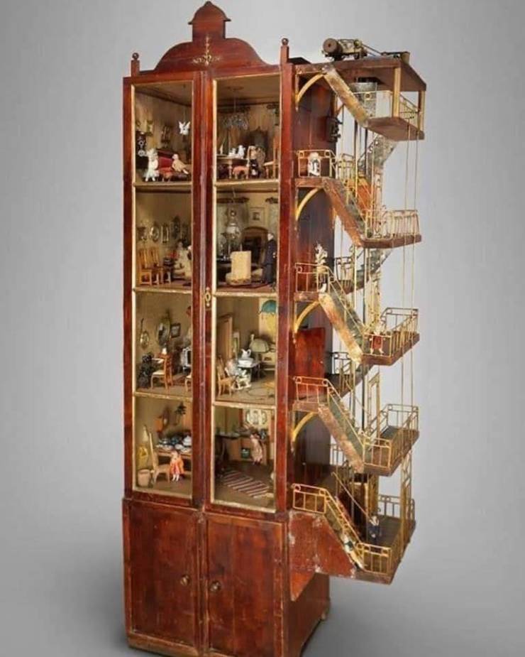 “New York City Dolls House With Fire Escape Build 1912.”