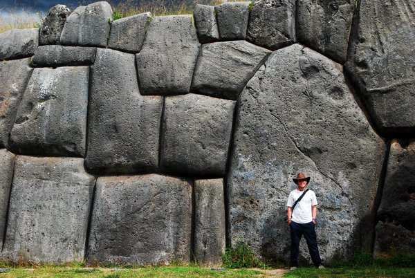 The Stones in this wall of the 15th century Sacsayhuamán Citadel in Peru are huge.