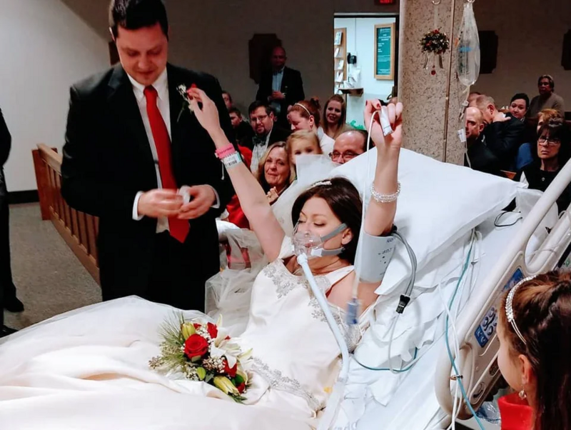 A woman battling breast cancer married the love of her life on December 22, just 18 hours before passing away. The couple wed at a hospital chapel in Connecticut.