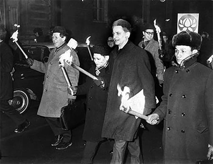 TIL during the Vietnam war, many American soldiers stationed in Japan went AWOL and fled to Sweden. Swedish PM Palme was vehemently against the war and promised that he would grant asylum to deserters.