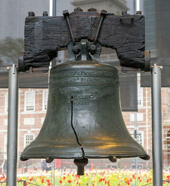 TIL that on April 1st, 1996 Taco Bell made an announcement that they bought the Liberty Bell and renamed it the Taco Liberty Bell causing outrage and a huge spike in Taco Bell sales